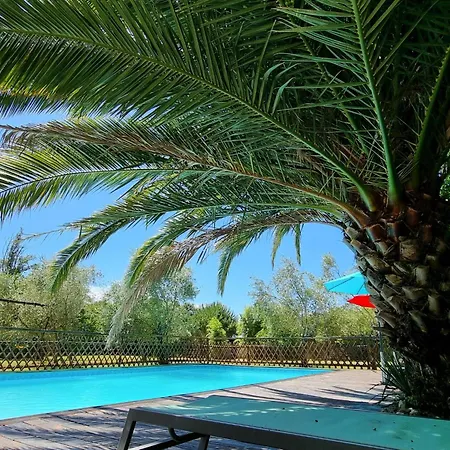 Casa vacanze 8-zimmer-schloss Mit Pool Und Eigenem Park By Interhome