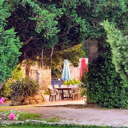 8-zimmer-schloss Mit Pool Und Eigenem Park By Interhome