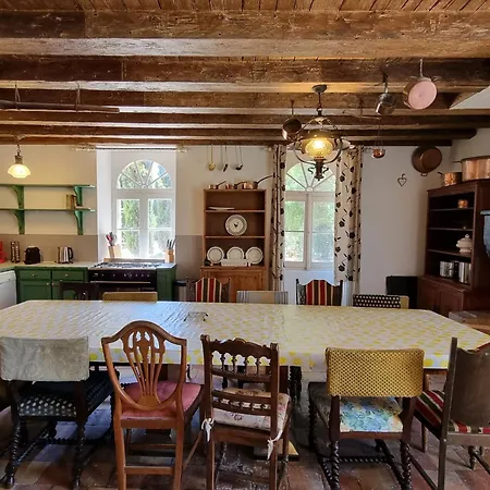 Semesterbostad 8-zimmer-schloss Mit Pool Und Eigenem Park By Interhome Saint-Just-Luzac