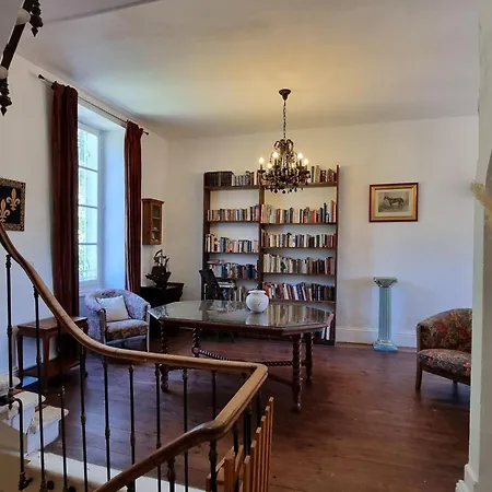 8-zimmer-schloss Mit Pool Und Eigenem Park By Interhome