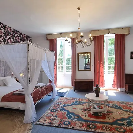 8-zimmer-schloss Mit Pool Und Eigenem Park By Interhome Semesterbostad