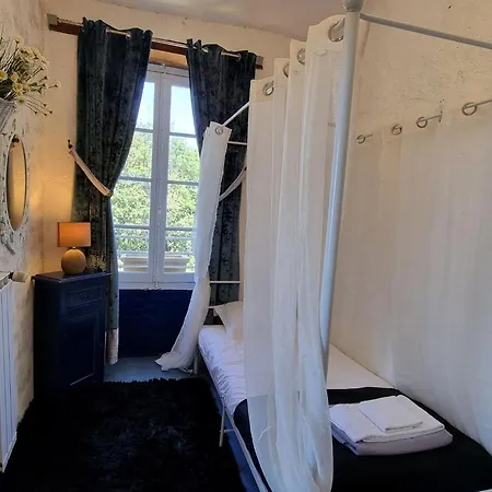 Semesterbostad 8-zimmer-schloss Mit Pool Und Eigenem Park By Interhome