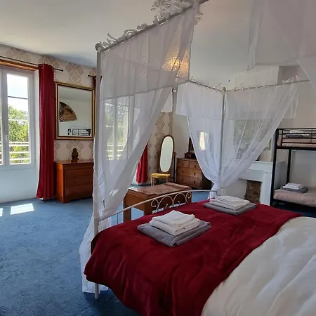 Semesterbostad 8-zimmer-schloss Mit Pool Und Eigenem Park By Interhome
