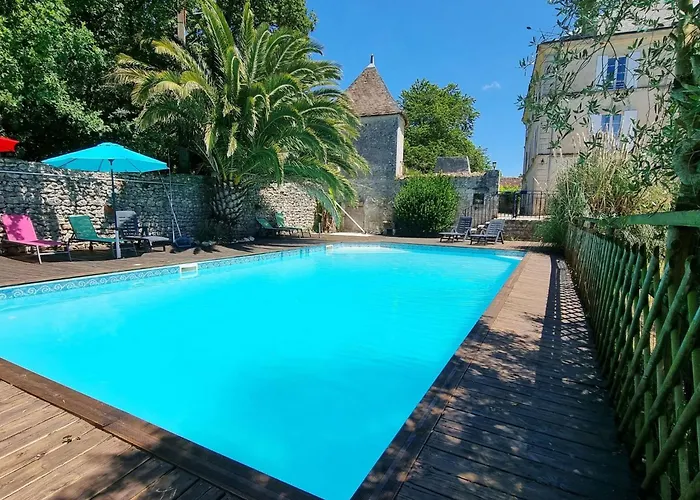 8-zimmer-schloss Mit Pool Und Eigenem Park By Interhome