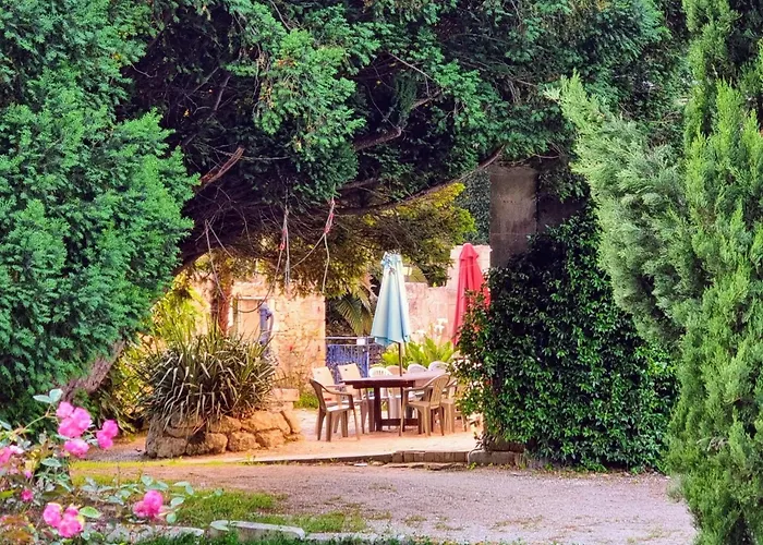 8-zimmer-schloss Mit Pool Und Eigenem Park By Interhome