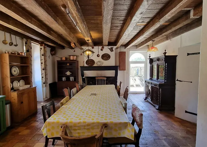 Casa vacanze 8-zimmer-schloss Mit Pool Und Eigenem Park By Interhome Saint-Just-Luzac