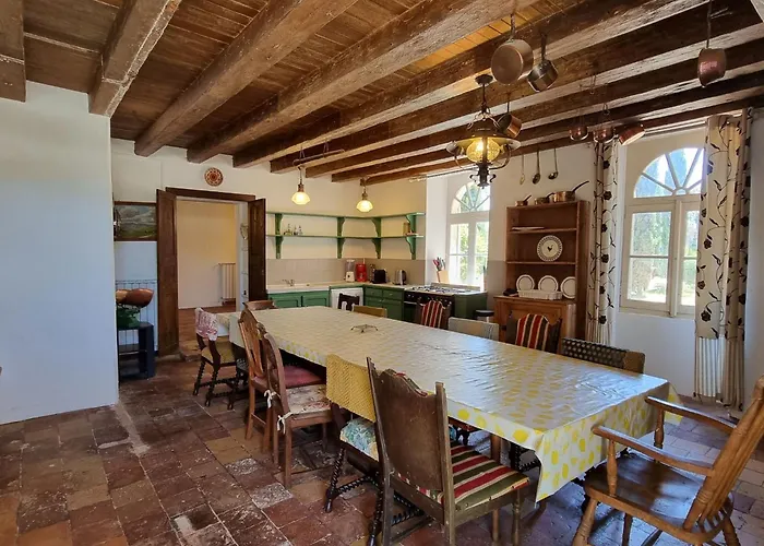 8-zimmer-schloss Mit Pool Und Eigenem Park By Interhome Сasa de vacaciones *