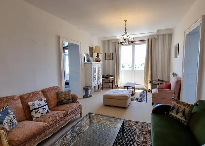 8-zimmer-schloss Mit Pool Und Eigenem Park By Interhome *