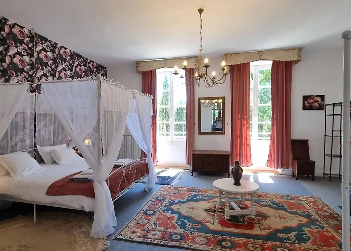 8-zimmer-schloss Mit Pool Und Eigenem Park By Interhome Сasa de vacaciones