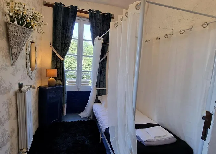 Casa vacanze 8-zimmer-schloss Mit Pool Und Eigenem Park By Interhome