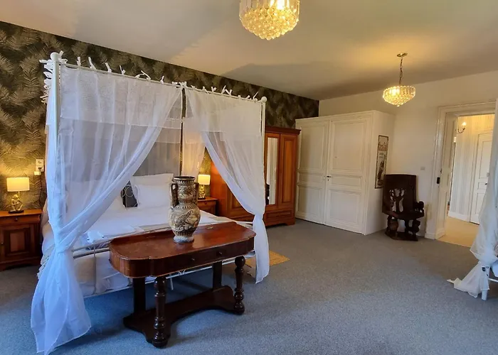 8-zimmer-schloss Mit Pool Und Eigenem Park By Interhome