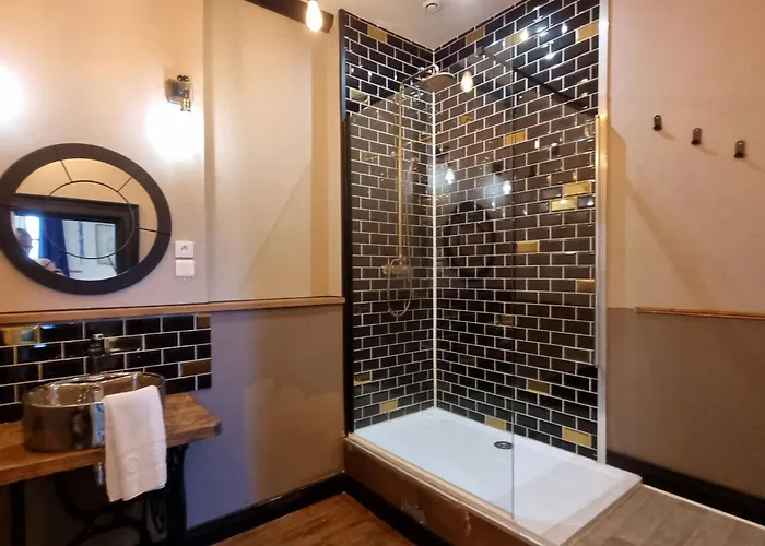 8-zimmer-schloss Mit Pool Und Eigenem Park By Interhome *