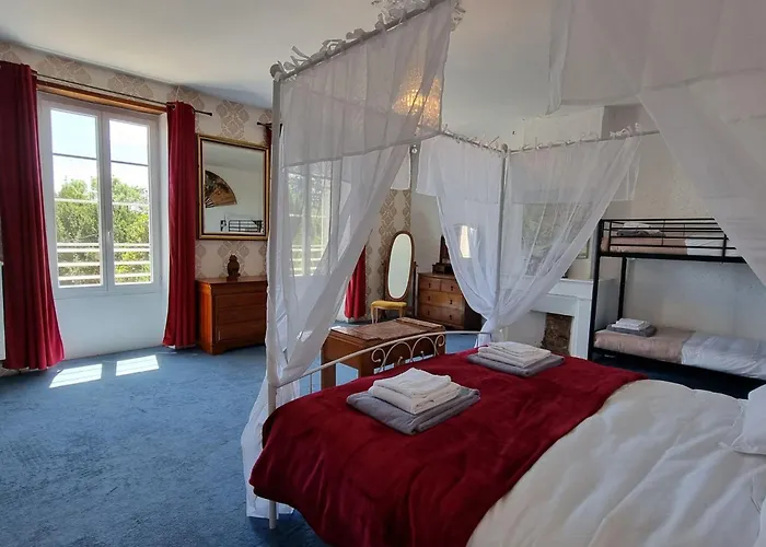 Casa vacanze 8-zimmer-schloss Mit Pool Und Eigenem Park By Interhome